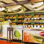 Phoenicia Grand Hotell 4*