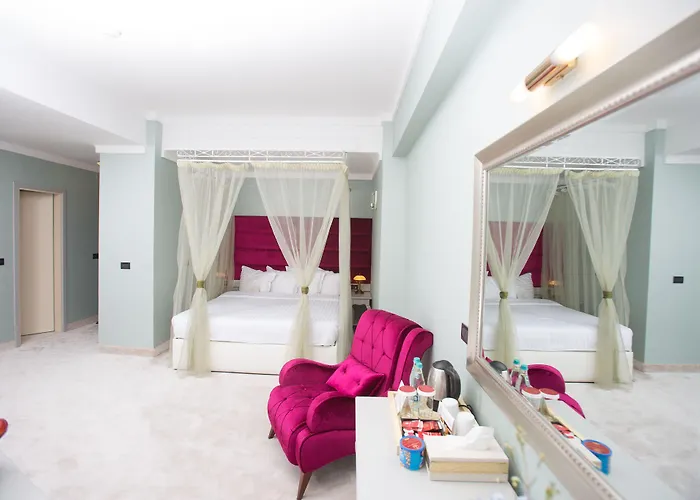 Phoenicia Grand
