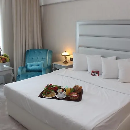 Phoenicia Grand
