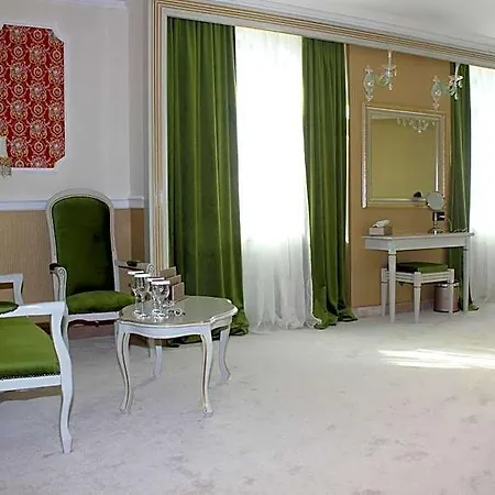 Hotel Phoenicia Grand