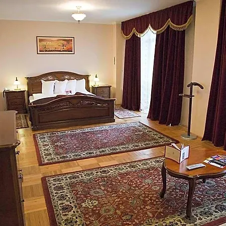 Phoenicia Grand Hotel 4*
