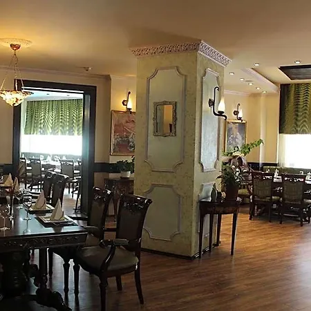 Phoenicia Grand מלון