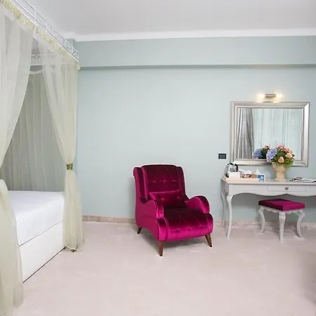Phoenicia Grand 4*