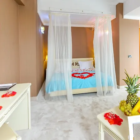 Hotel Phoenicia Grand 4*