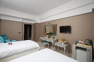 Hotel Phoenicia Grand