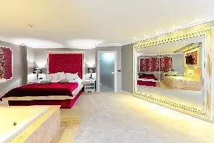 Phoenicia Grand Готель