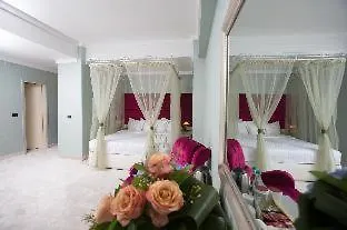 Phoenicia Grand Готель