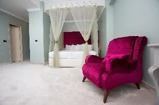 Готель Phoenicia Grand 4*