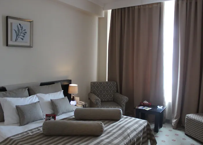 Готель Phoenicia Grand