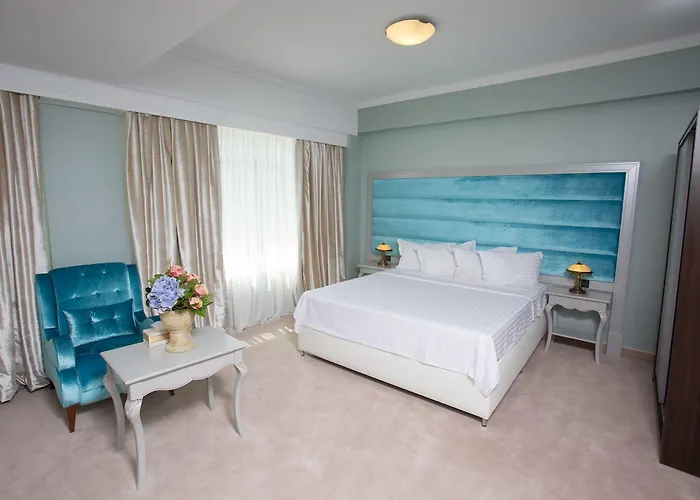 Готель Phoenicia Grand