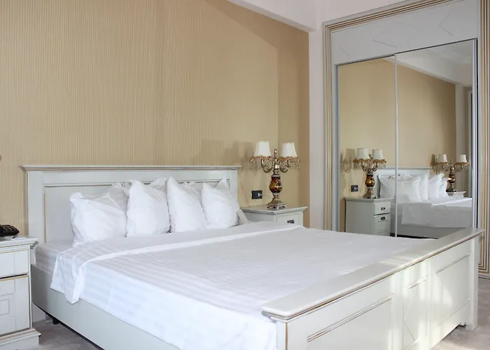 Готель Phoenicia Grand