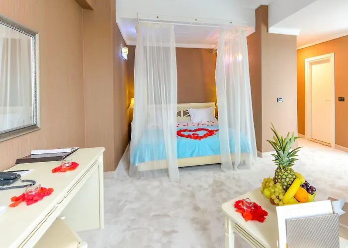 Hotel Phoenicia Grand 4*