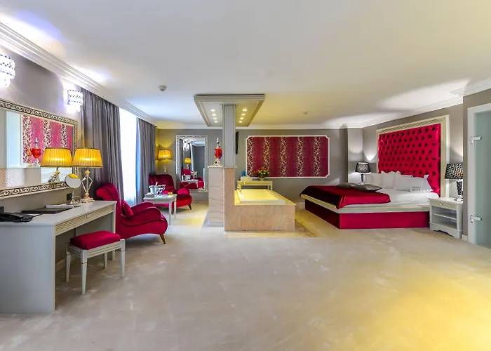 Готель Phoenicia Grand 4*