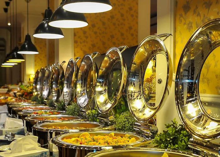 Phoenicia Grand Готель