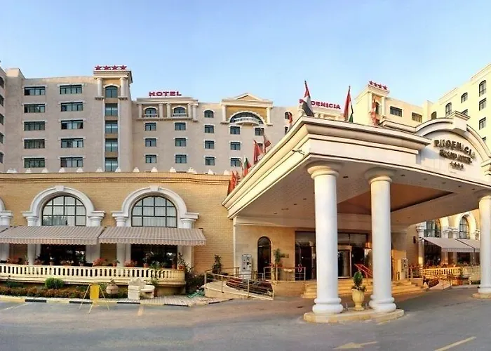 Готель Phoenicia Grand