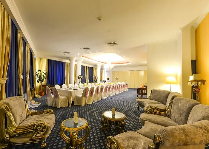 Готель Phoenicia Grand 4*