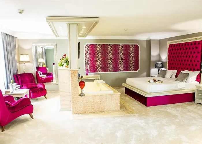 Phoenicia Grand 4*