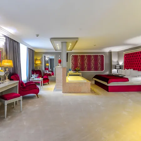 Hotel Phoenicia Grand 4*