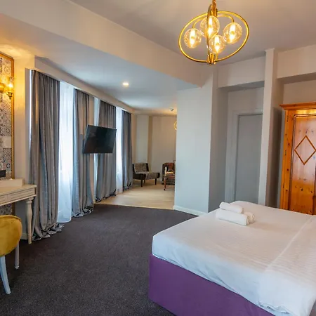 Hotel Phoenicia Grand 4*